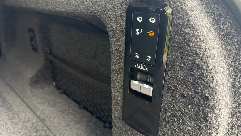 Land Rover Range Rover 4.4 P615 V8 SV 4dr Auto Petrol Estate